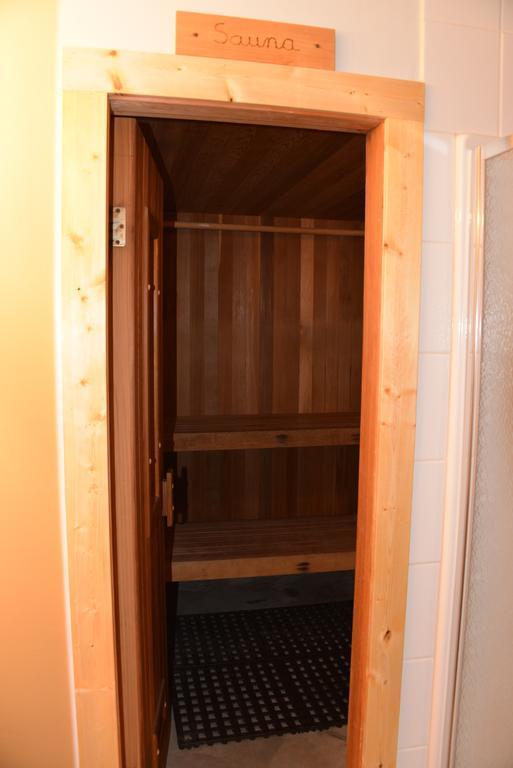 Kicking Horse Canyon Guest House Golden Cameră foto
