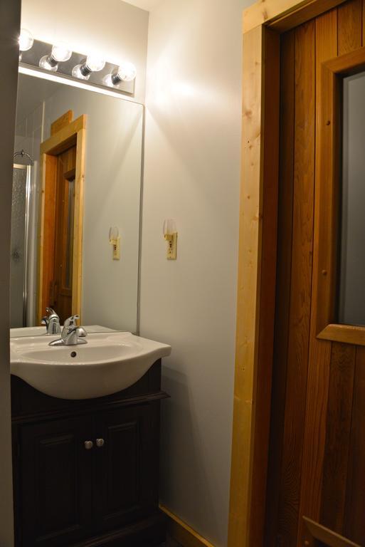 Kicking Horse Canyon Guest House Golden Cameră foto