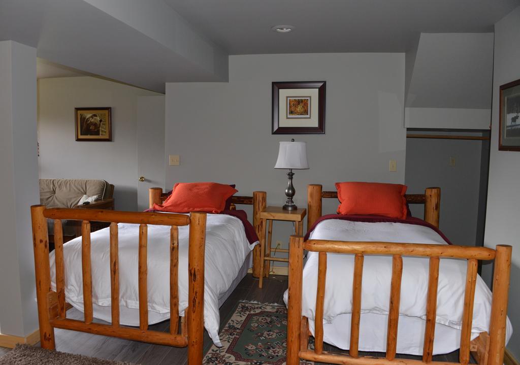 Kicking Horse Canyon Guest House Golden Cameră foto