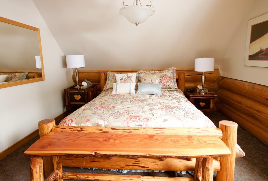 Kicking Horse Canyon Guest House Golden Exterior foto