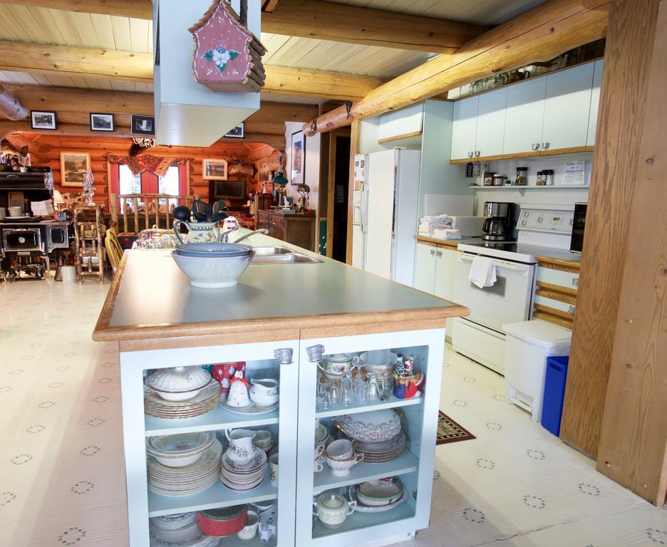 Kicking Horse Canyon Guest House Golden Exterior foto